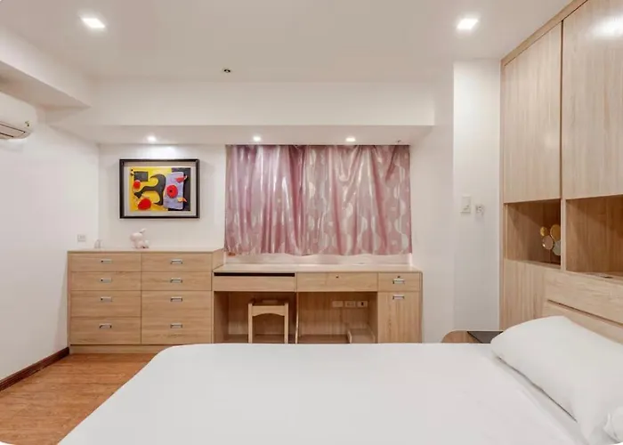 Cozy Near Naia Airport With Balcony