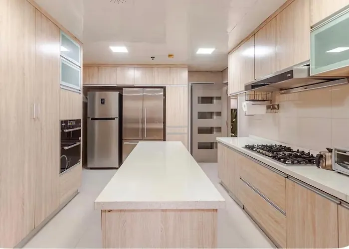 Cozy Near Naia Airport With Balcony Apartamento